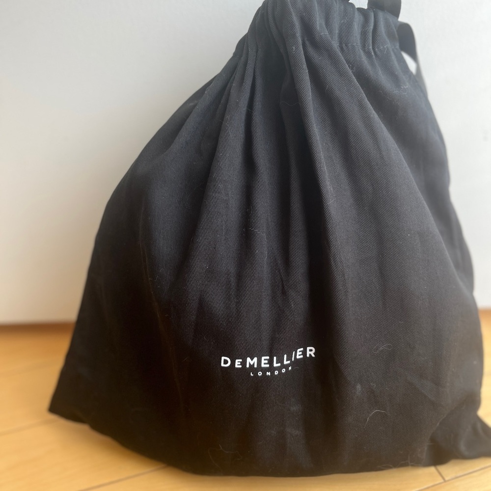 DeMellier Bergen bag. Sculptural classic baguette bag with great functionality. - Picture 7 of 7